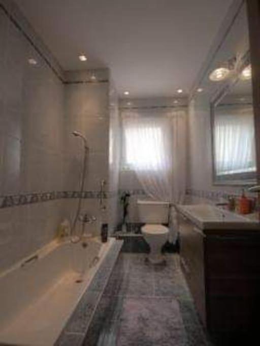 Private Room In A Modern Apartment With Pool And Sea View 圣保罗湾城 外观 照片